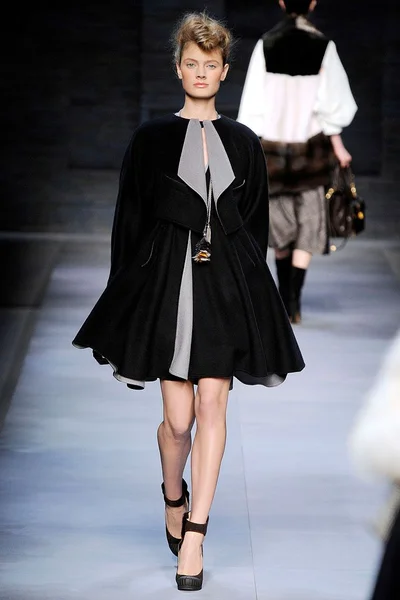 Look 8